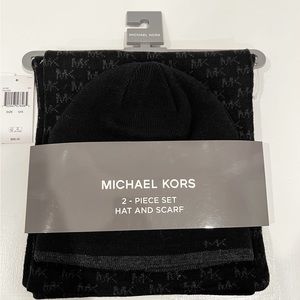 MK New 2 piece set, hat and scarf - Black